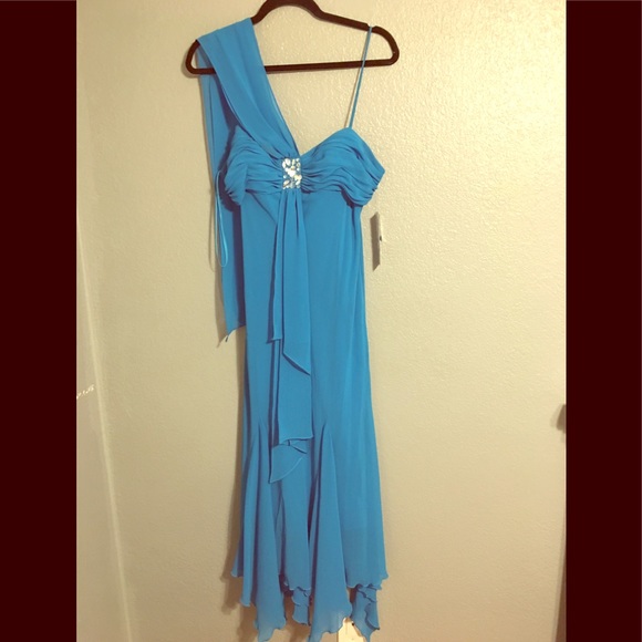 unknown Dresses & Skirts - Aqua Pointy Hem Dress